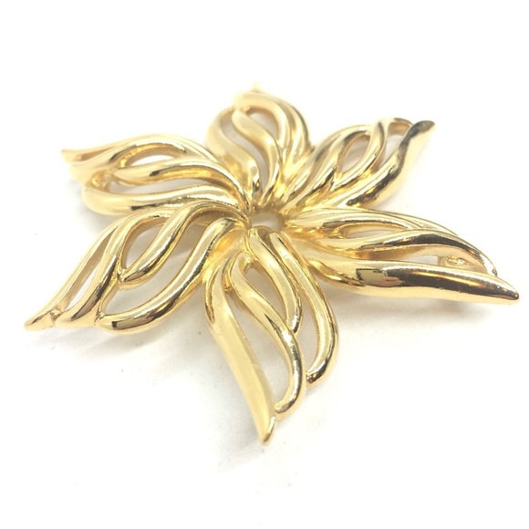 VINTAGE MONET FLOWER BROOCH LARGE OPEN WORK STATEMENT GOLD TONE DOMED PIN WHEEL - Picture 13 of 14